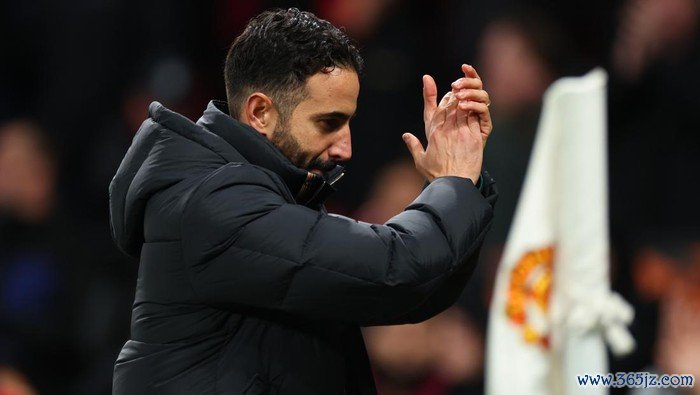 MANCHESTER, ENGLAND - NOVEMBER 28: Manchester United manager Ruben Amorim applauds the fans after the UEFA Europa League 2024/25 League Phase MD5 match between Manchester United and FK Bodo/Glimt at Old Trafford on November 28, 2024 in Manchester, England. (Photo by Marc Atkins/Getty Images)